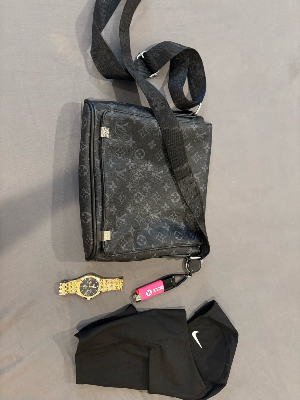 YN PACKAGE Louis Vuitton Black Crossbody district Messenger